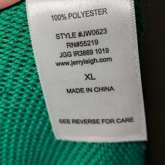 Disney Unisex Green and Red Mickey Mouse Christmas Sweater. Size XL EUC - Picture 4 of 4